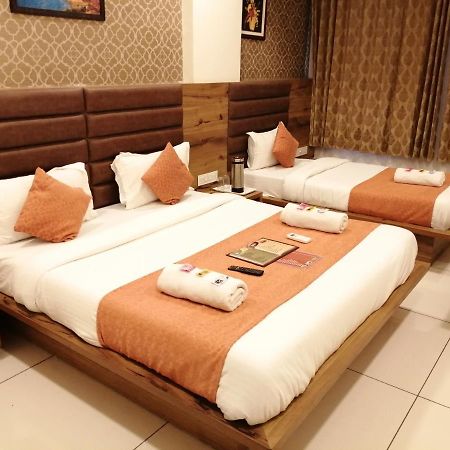 Hotel Golden City 바도다라 외부 사진