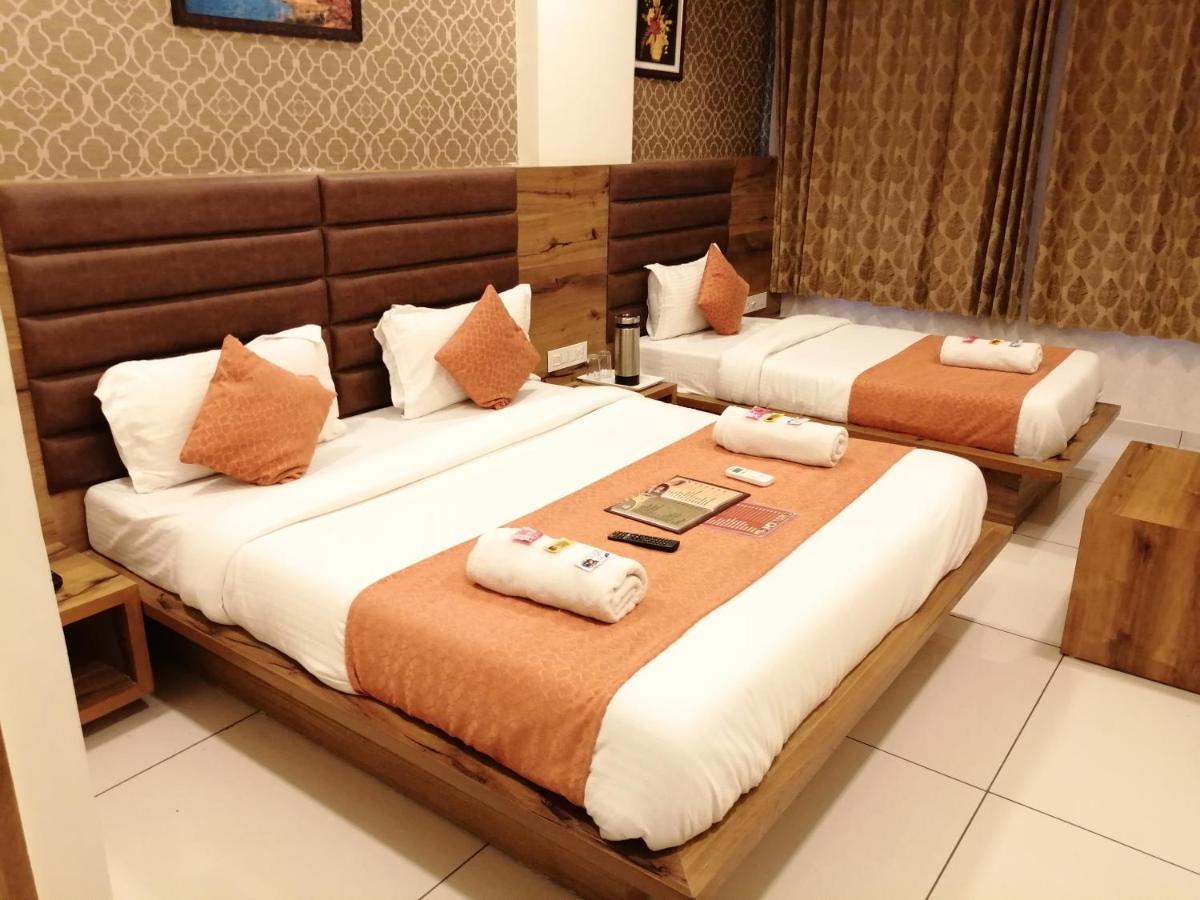 Hotel Golden City 바도다라 외부 사진