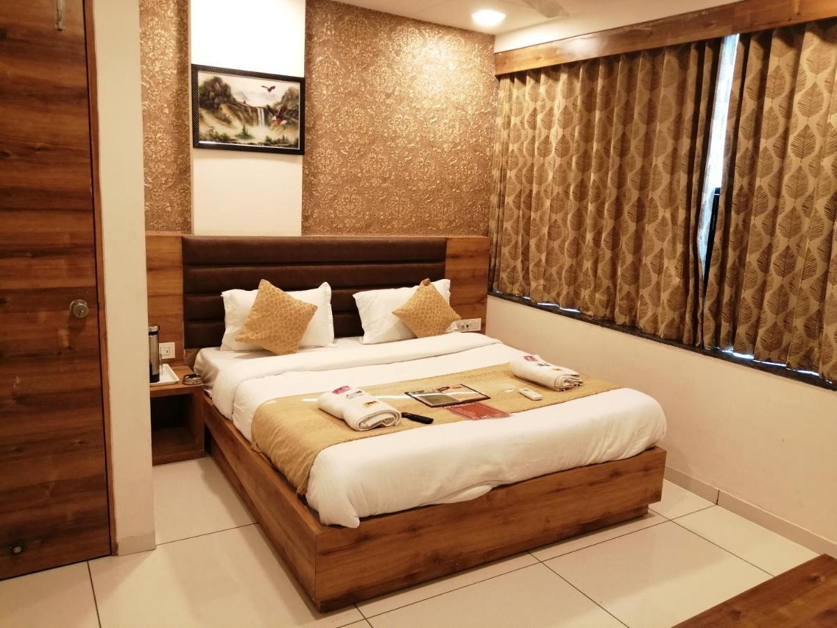 Hotel Golden City 바도다라 외부 사진