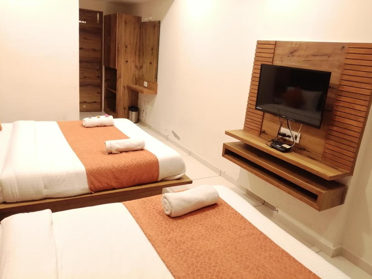 Hotel Golden City 바도다라 외부 사진