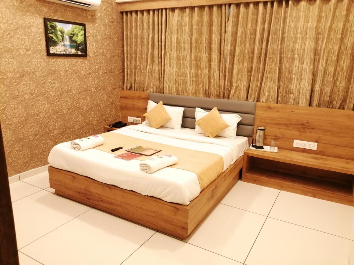 Hotel Golden City 바도다라 외부 사진